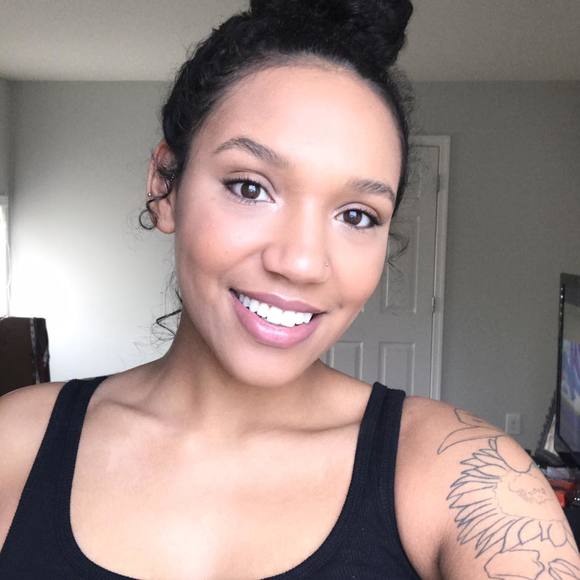 Meet your Posher, Erykah - Picture 1 of 1